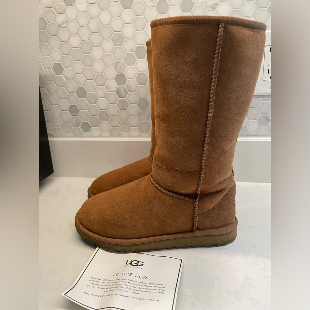 UGG Australia Chestnut Brown Suede Classic‎ Tall Boots Kids 4 youth